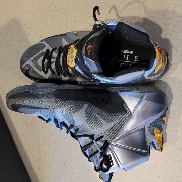 Lebron Twelve Wolf Grey - Picture 6 of 7